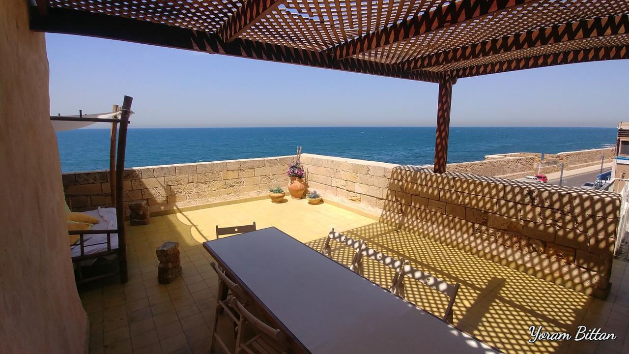 Four Hearts - Acre'S Sea Side Suite Eksteriør billede