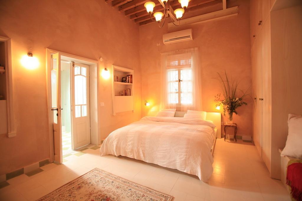 Four Hearts - Acre'S Sea Side Suite Eksteriør billede