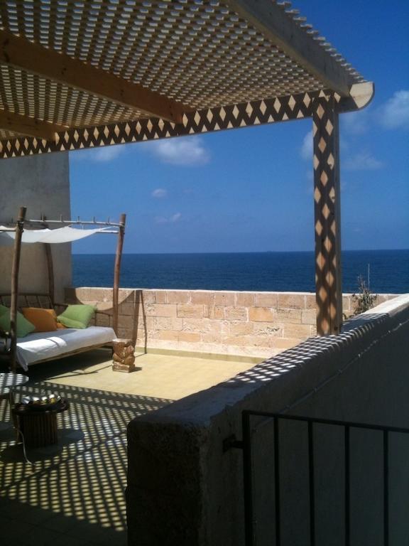 Four Hearts - Acre'S Sea Side Suite Eksteriør billede